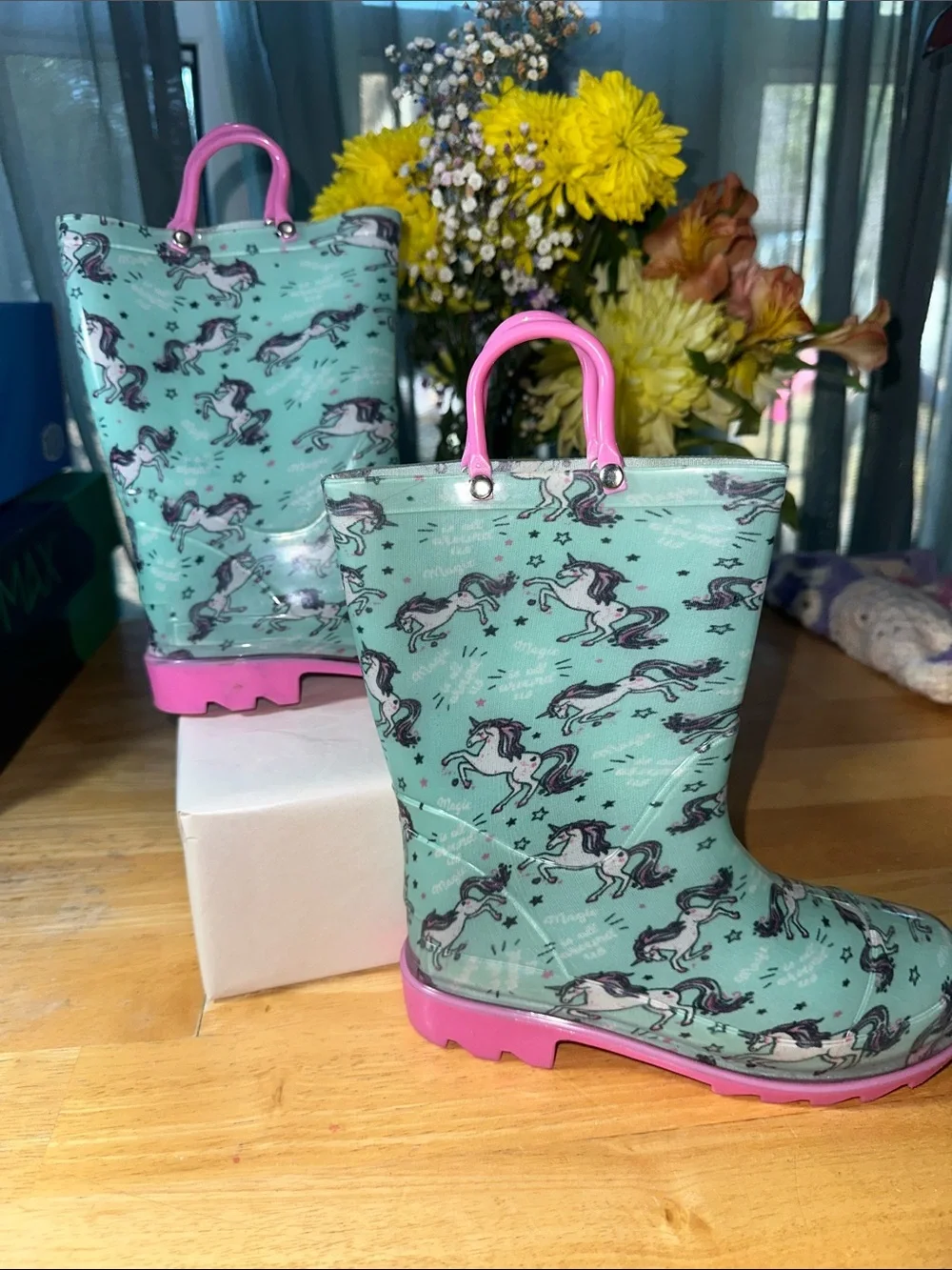 🤩Kids Mint Unicorn Rain Boots with Pink Handles and Soles. 🎁2